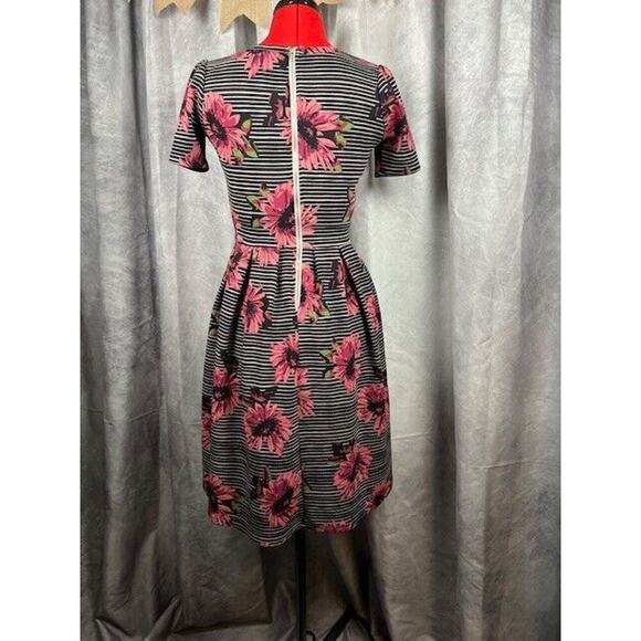 LuLaRoe Amelia Dress XS Black Gray Purple Peony Pansy Floral - Picture 5 of 6